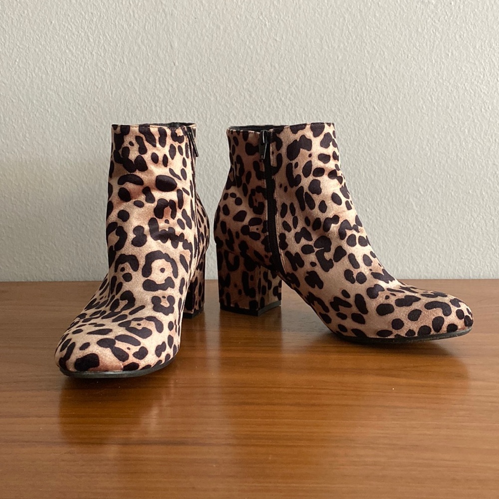 A New Day velvety leopard print block heel booties size 10